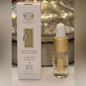 SKIN&CO
A Decade of Italian Beauty
TRUFFLE THERAPY ULTRA PURE FACIAL
OIL 5ML.